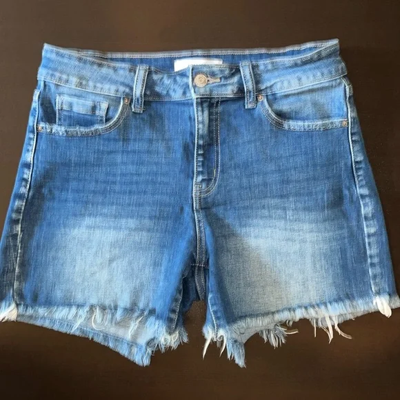 Zenana denim shorts with raw hem. Size M, gently worn. 4”inseam - Picture 1 of 2